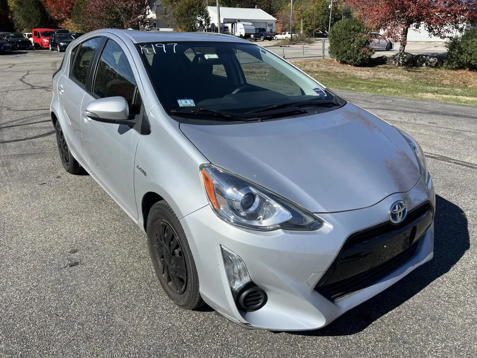 2015 Toyota Prius - Image 9 of 12