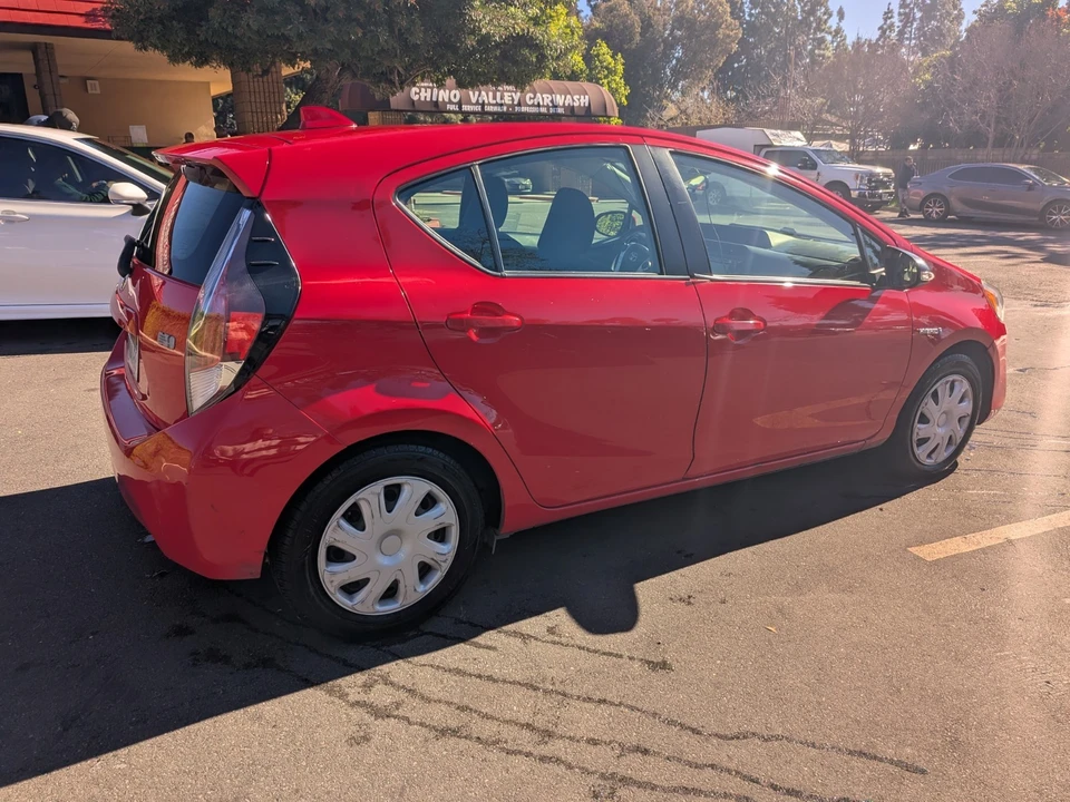 2015 Toyota Prius - Image 5 of 8