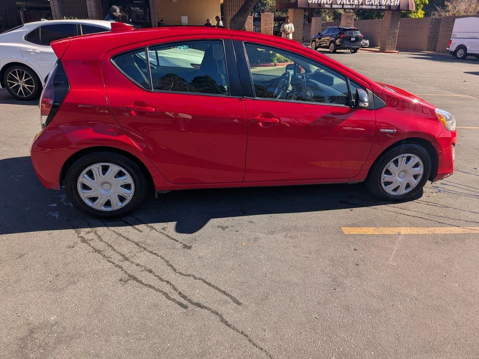 2015 Toyota Prius - Image 6 of 8