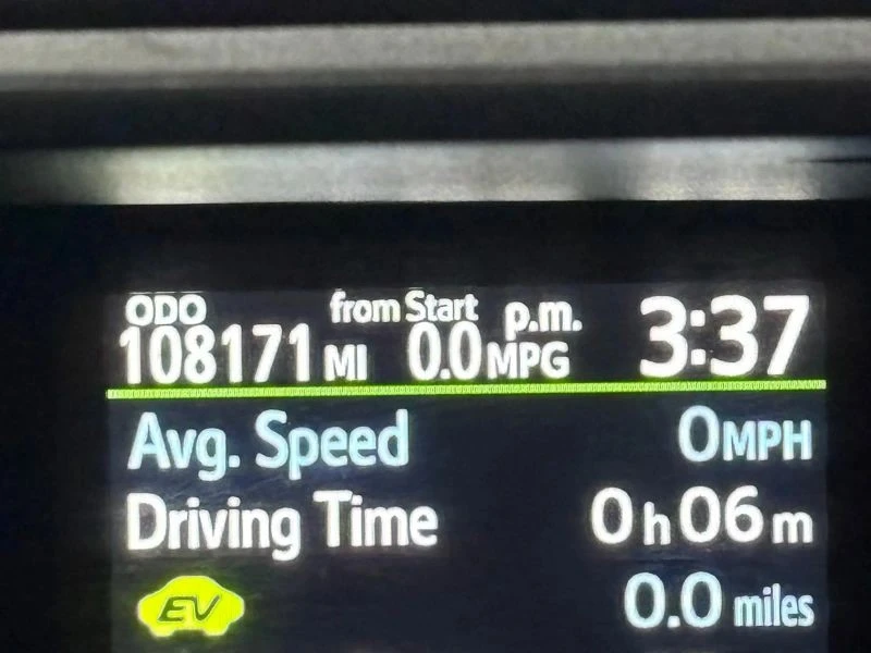 2015 Toyota Prius 3rd Gen - Image 11 of 12