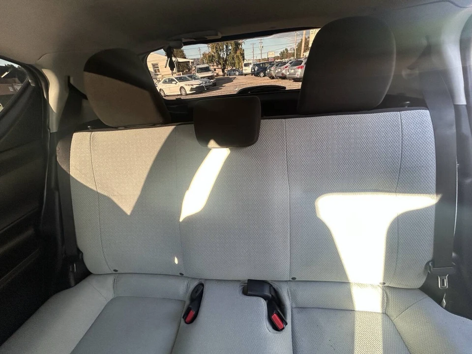 2015 Toyota Prius - Image 16 of 21