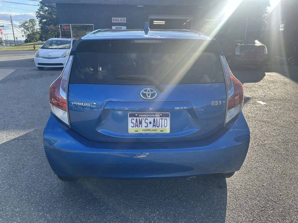 2015 Toyota Prius - Image 6 of 21