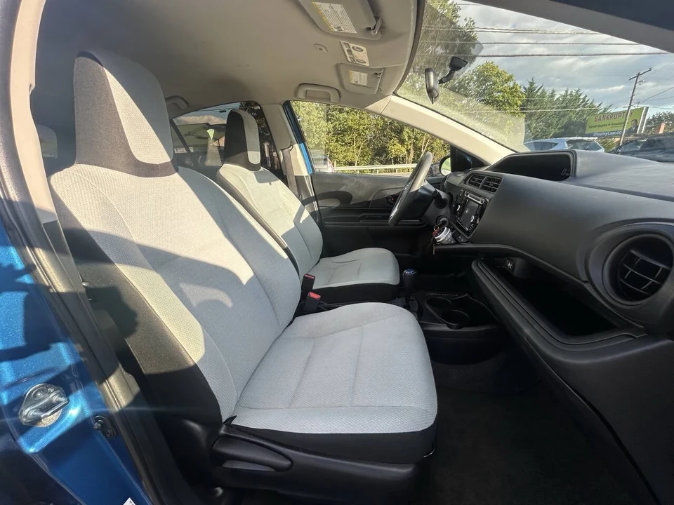 2015 Toyota Prius - Image 17 of 21