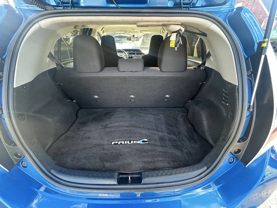 2015 Toyota Prius - Image 19 of 21