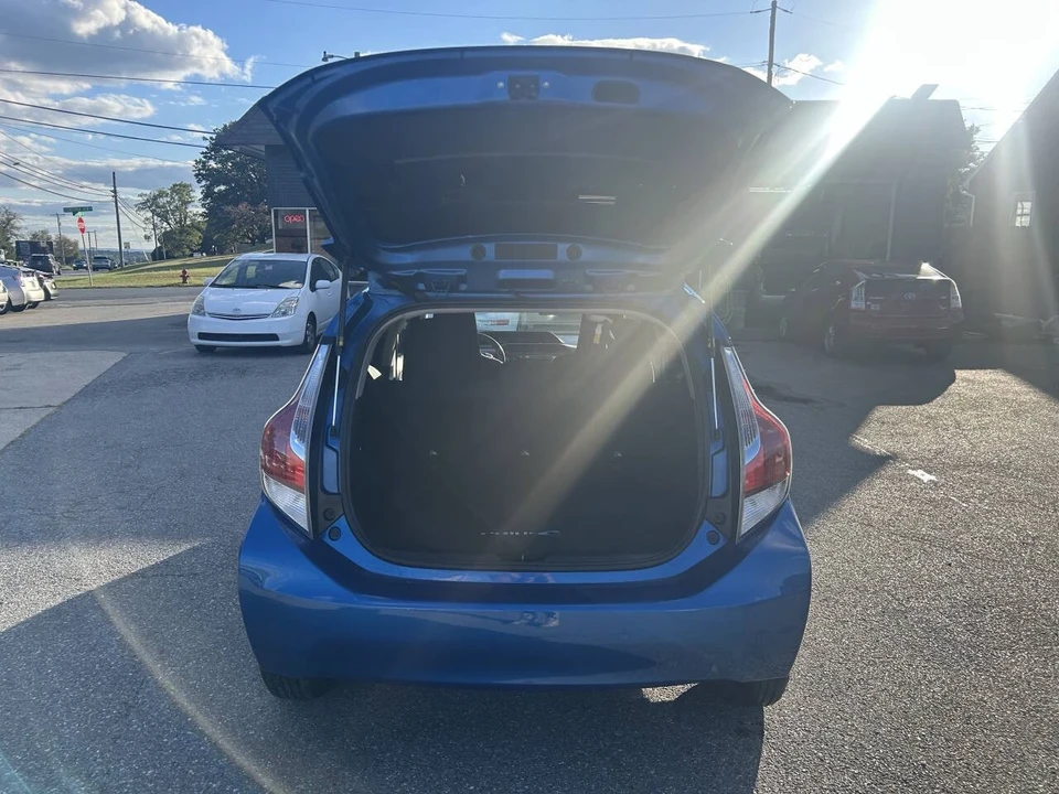 2015 Toyota Prius - Image 18 of 21