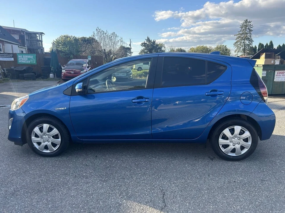 2015 Toyota Prius - Image 8 of 21