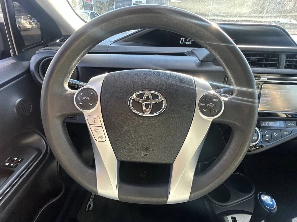 2015 Toyota Prius - Image 20 of 21