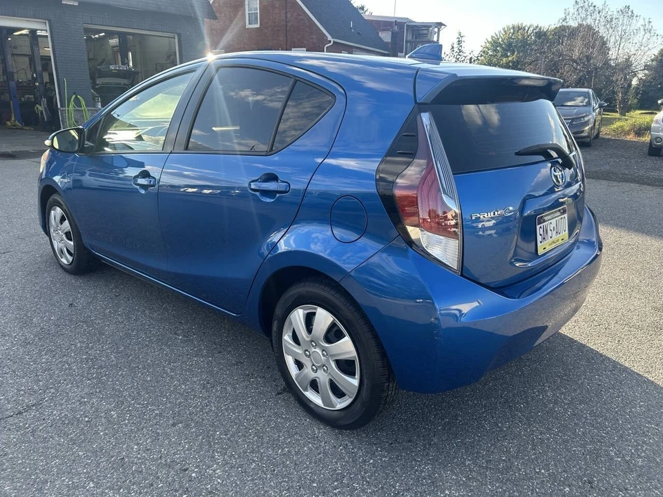 2015 Toyota Prius - Image 7 of 21