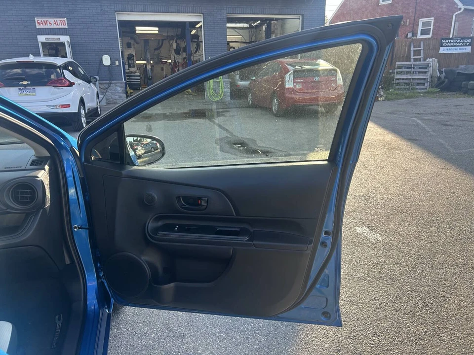 2015 Toyota Prius - Image 11 of 21