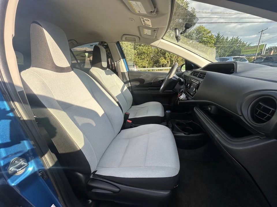 2015 Toyota Prius - Image 17 of 21