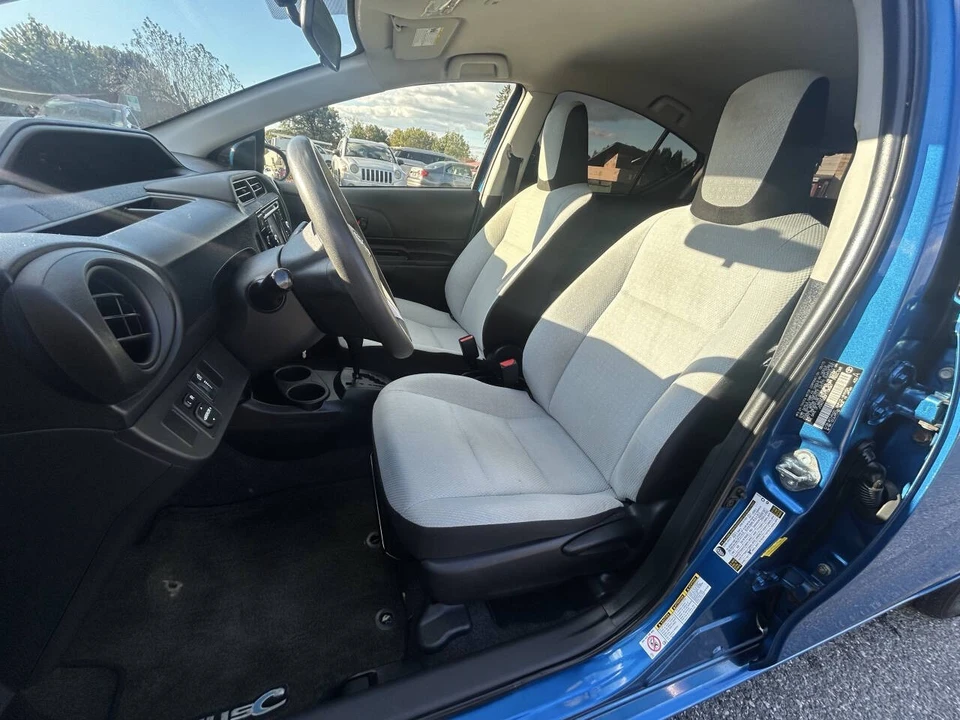 2015 Toyota Prius - Image 13 of 21