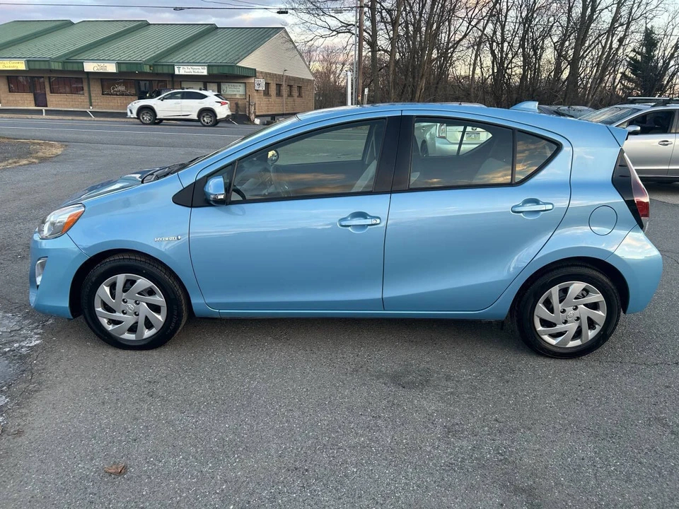 2015 Toyota Prius - Image 7 of 21