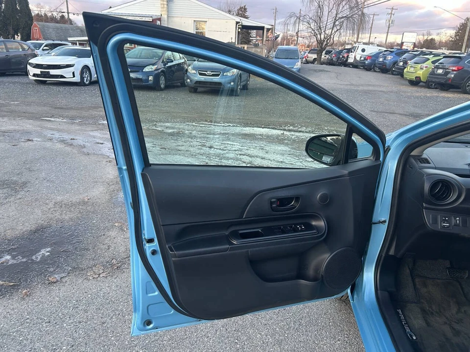 2015 Toyota Prius - Image 11 of 21