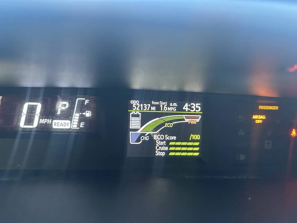 2015 Toyota Prius - Image 10 of 21