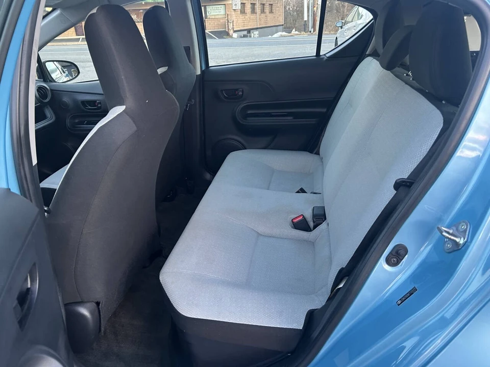 2015 Toyota Prius - Image 19 of 21