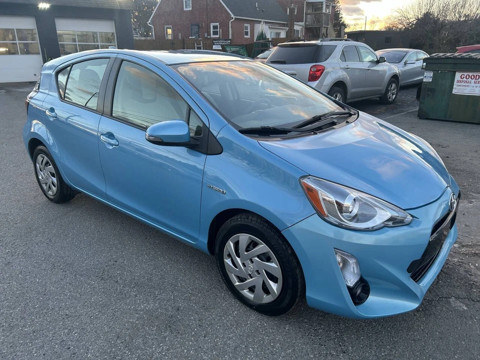 2015 Toyota Prius - Image 2 of 21