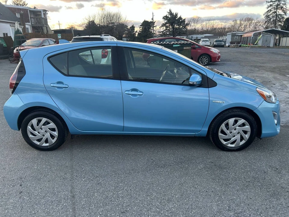 2015 Toyota Prius - Image 15 of 21