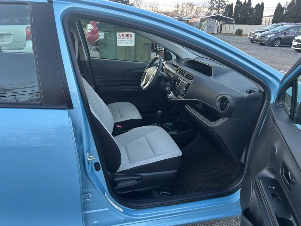 2015 Toyota Prius - Image 17 of 21