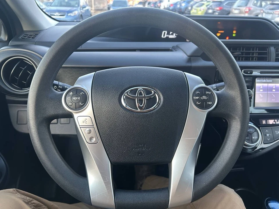 2015 Toyota Prius - Image 8 of 21