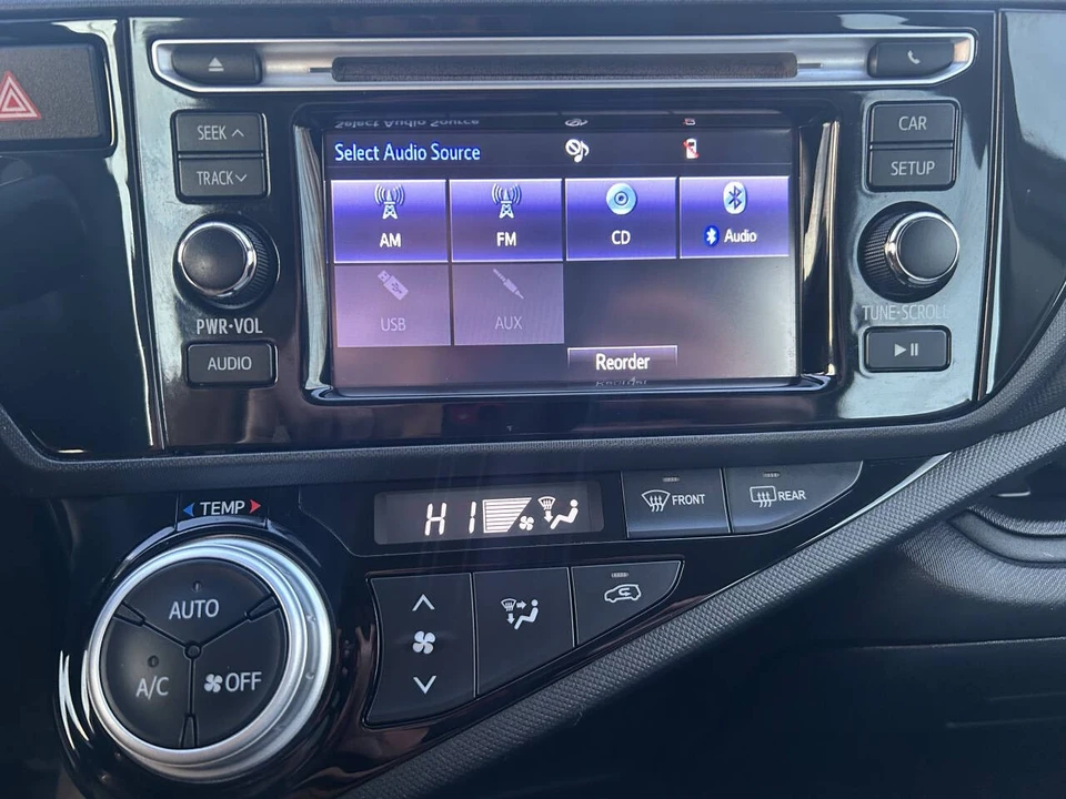 2015 Toyota Prius - Image 9 of 21