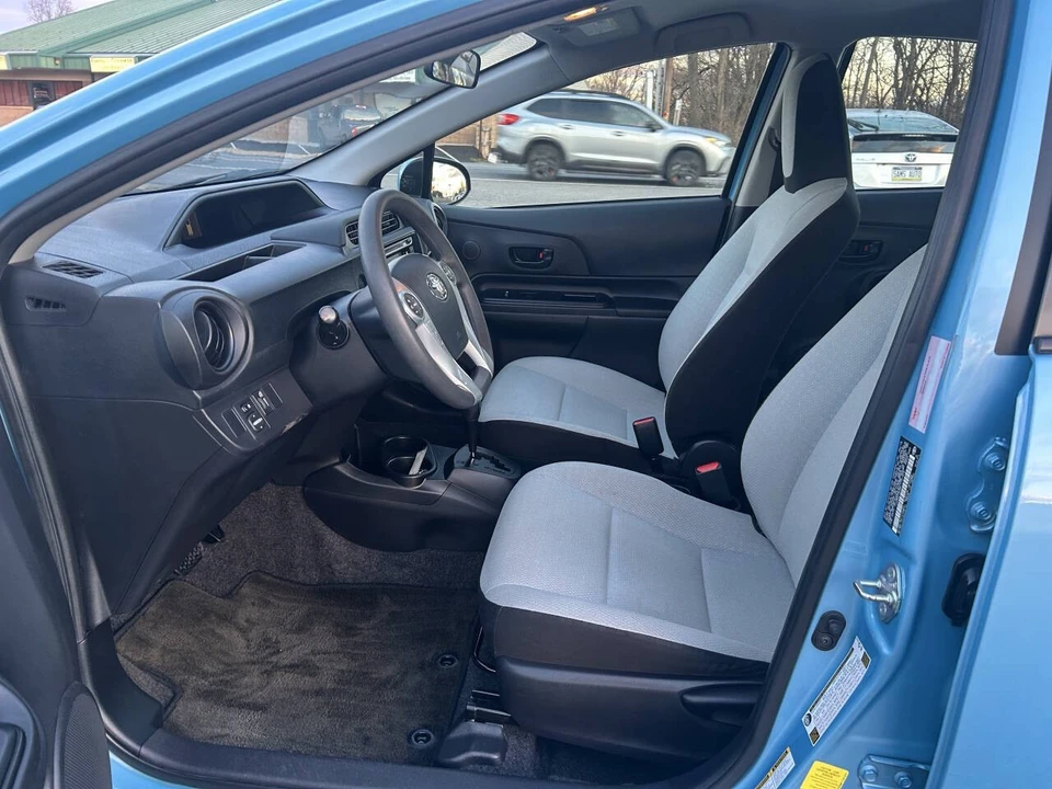 2015 Toyota Prius - Image 13 of 21