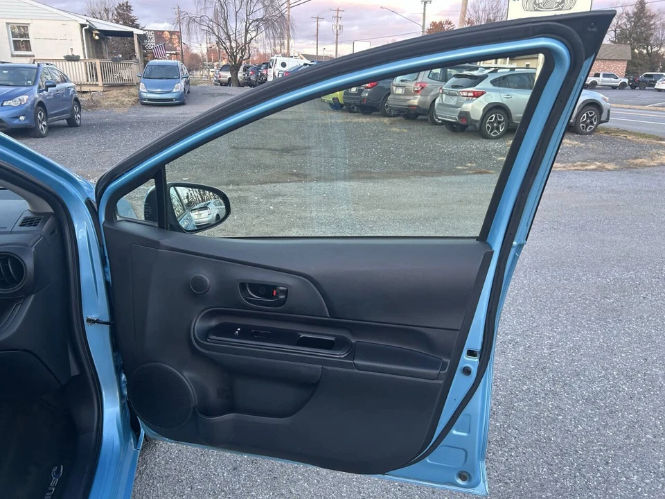 2015 Toyota Prius - Image 14 of 21