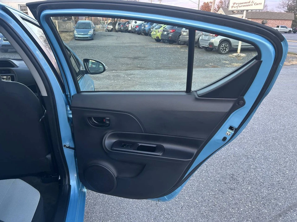 2015 Toyota Prius - Image 20 of 21