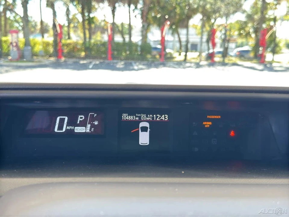 2015 Toyota Prius 3rd Gen - Image 11 of 21