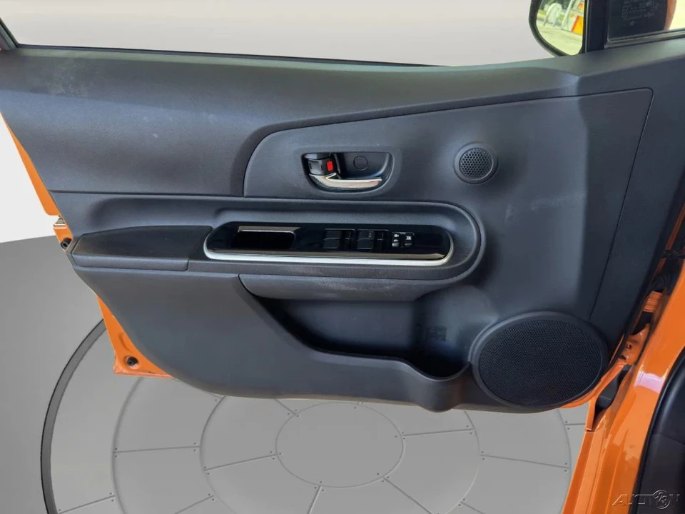 2015 Toyota Prius 3rd Gen - Image 13 of 21