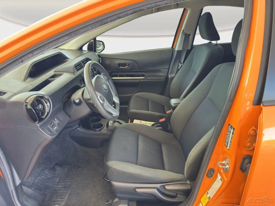 2015 Toyota Prius 3rd Gen - Image 8 of 21