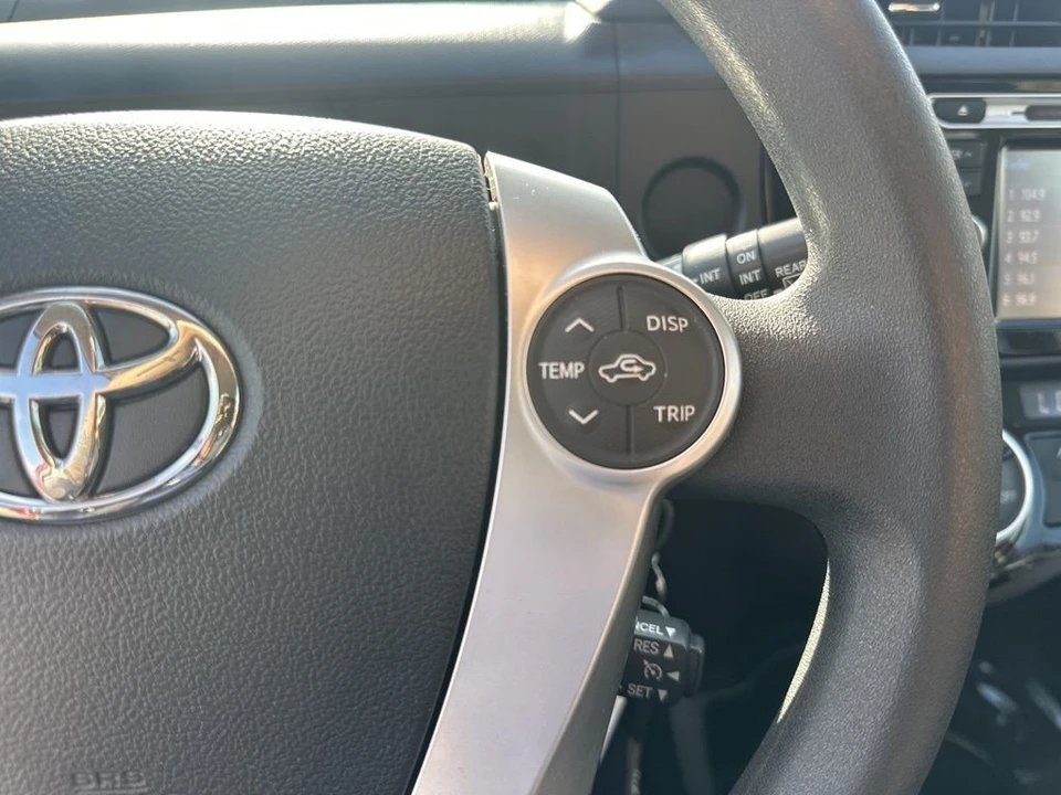 2015 Toyota Prius - Image 16 of 21