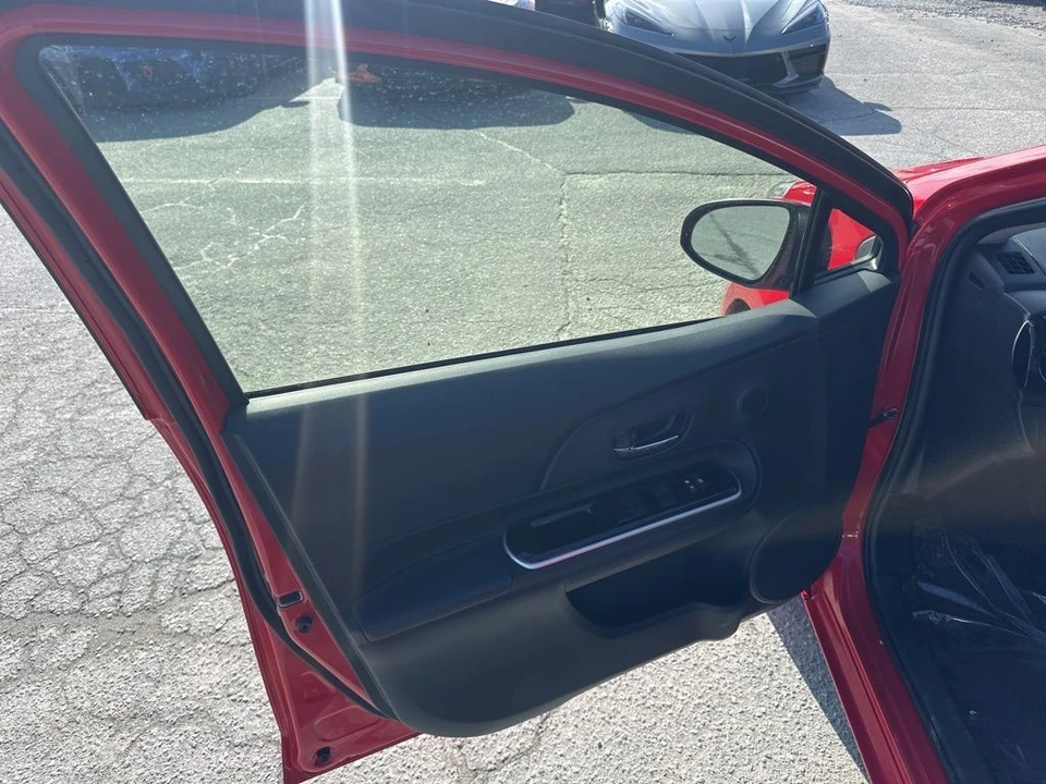 2015 Toyota Prius - Image 9 of 21