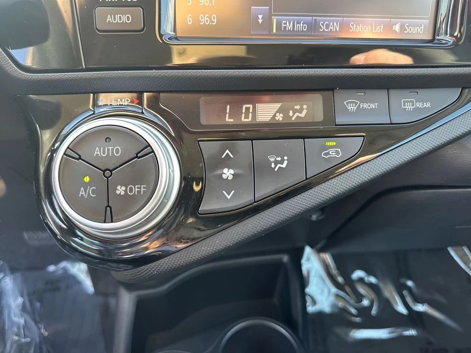 2015 Toyota Prius - Image 19 of 21