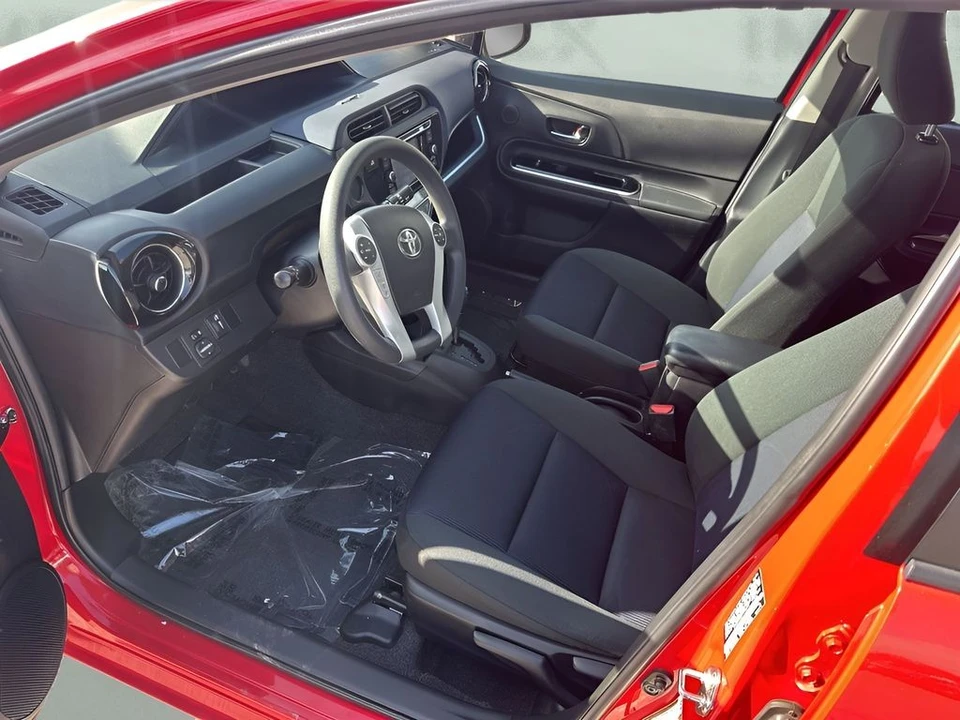 2015 Toyota Prius - Image 10 of 21