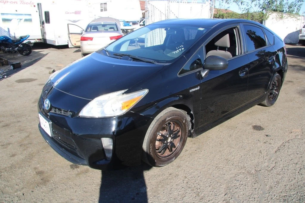 2015 Toyota Prius 3rd Gen - Image 2 of 21