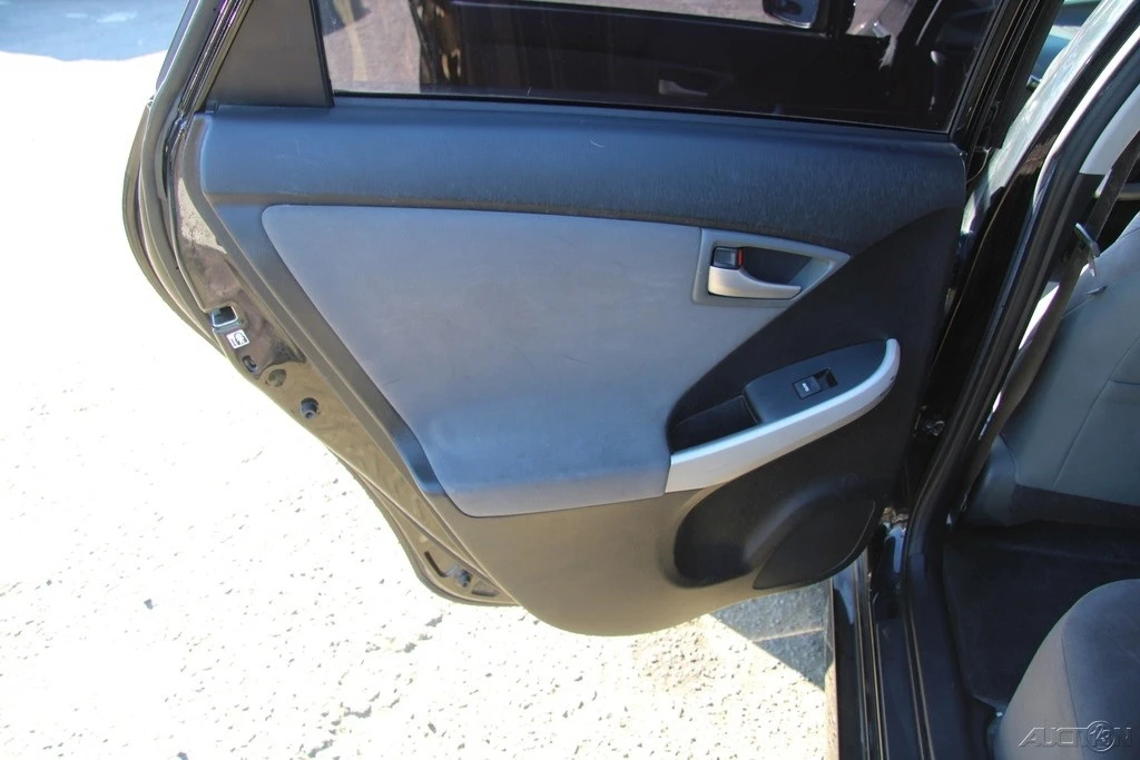 2015 Toyota Prius 3rd Gen - Image 18 of 21