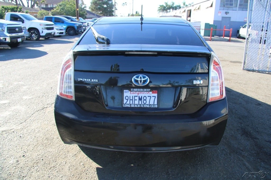 2015 Toyota Prius 3rd Gen - Image 5 of 21