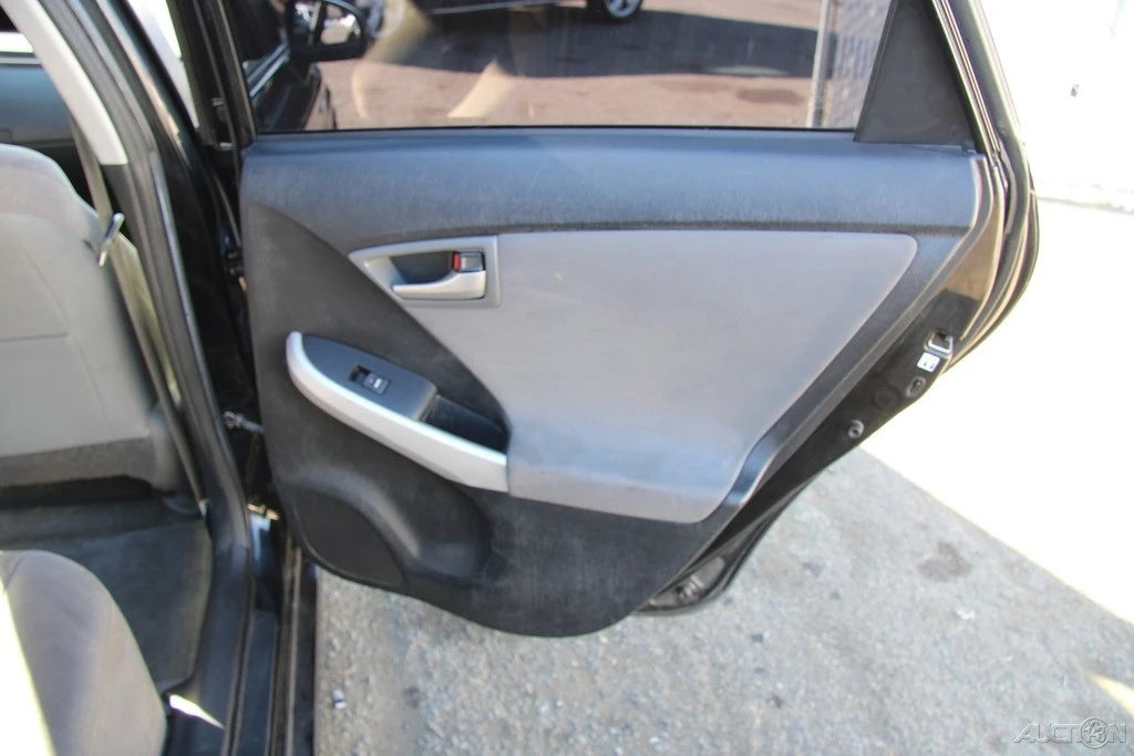 2015 Toyota Prius 3rd Gen - Image 21 of 21