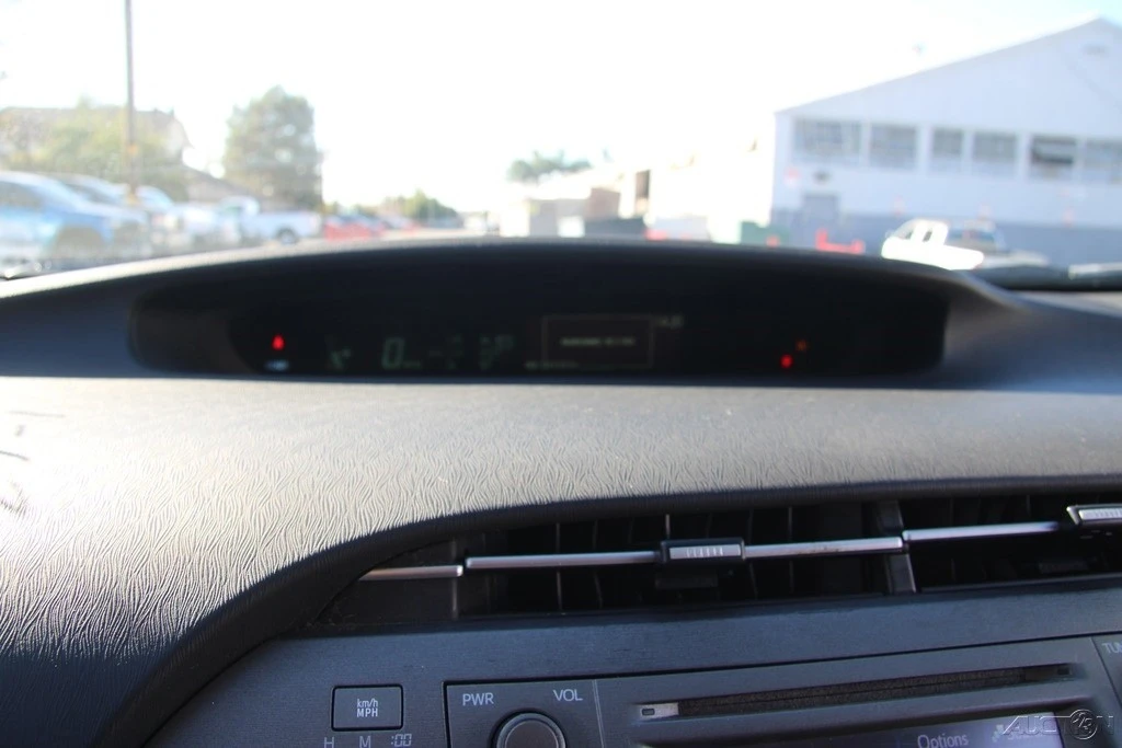 2015 Toyota Prius 3rd Gen - Image 14 of 21