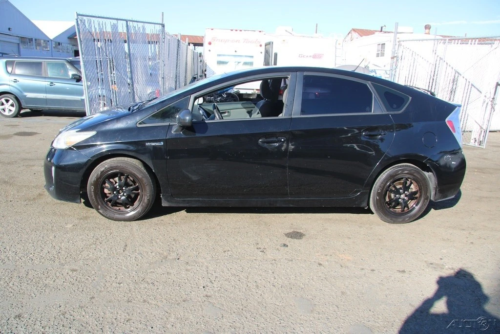 2015 Toyota Prius 3rd Gen - Image 3 of 21