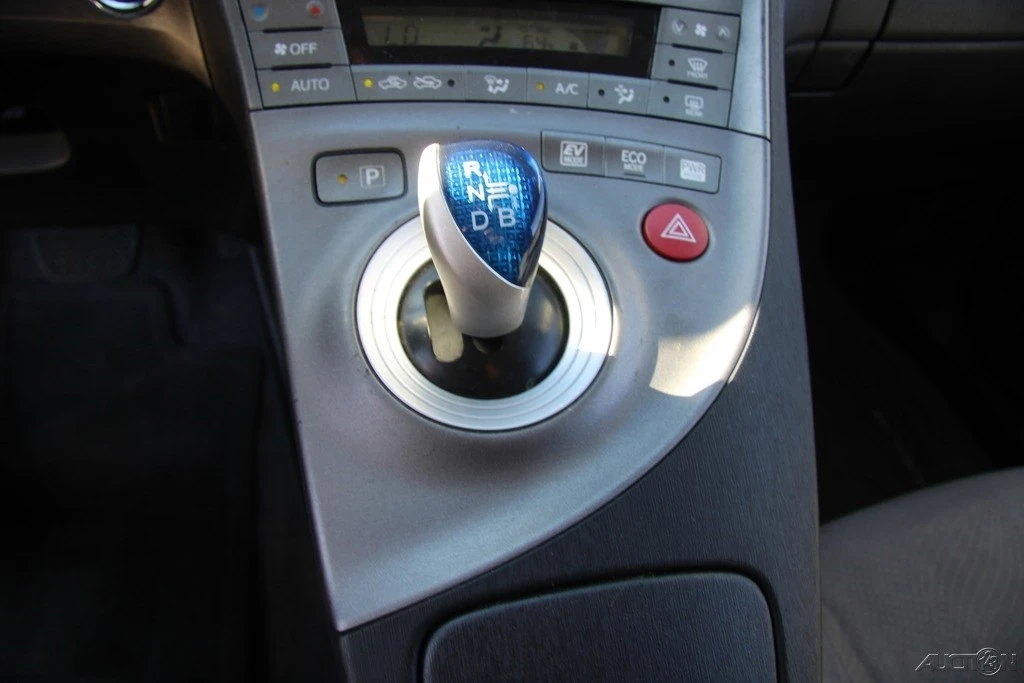2015 Toyota Prius 3rd Gen - Image 17 of 21