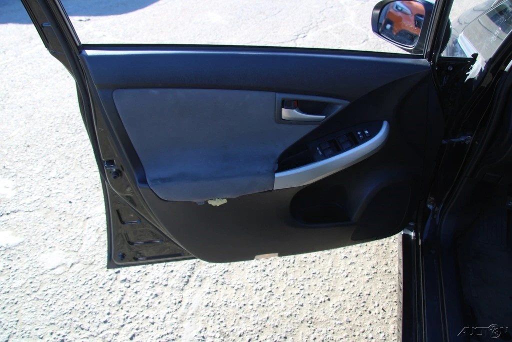 2015 Toyota Prius 3rd Gen - Image 11 of 21
