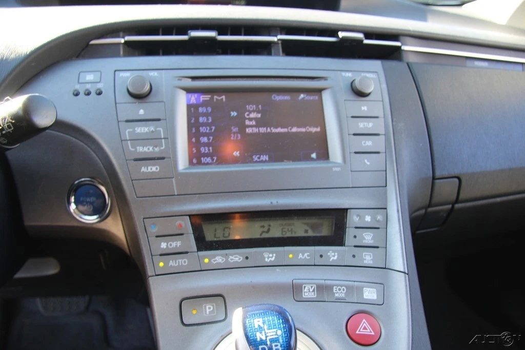 2015 Toyota Prius 3rd Gen - Image 16 of 21