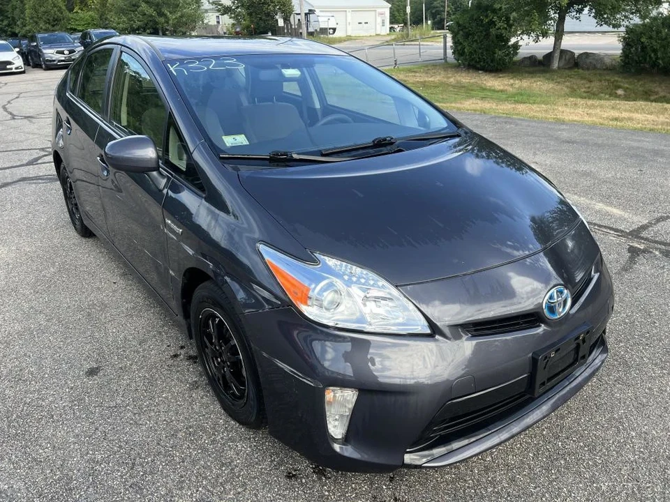 2015 Toyota Prius 3rd Gen - Image 9 of 12