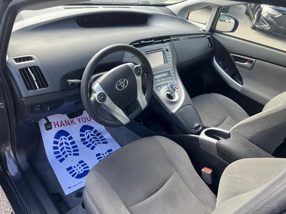 2015 Toyota Prius 3rd Gen - Image 5 of 12
