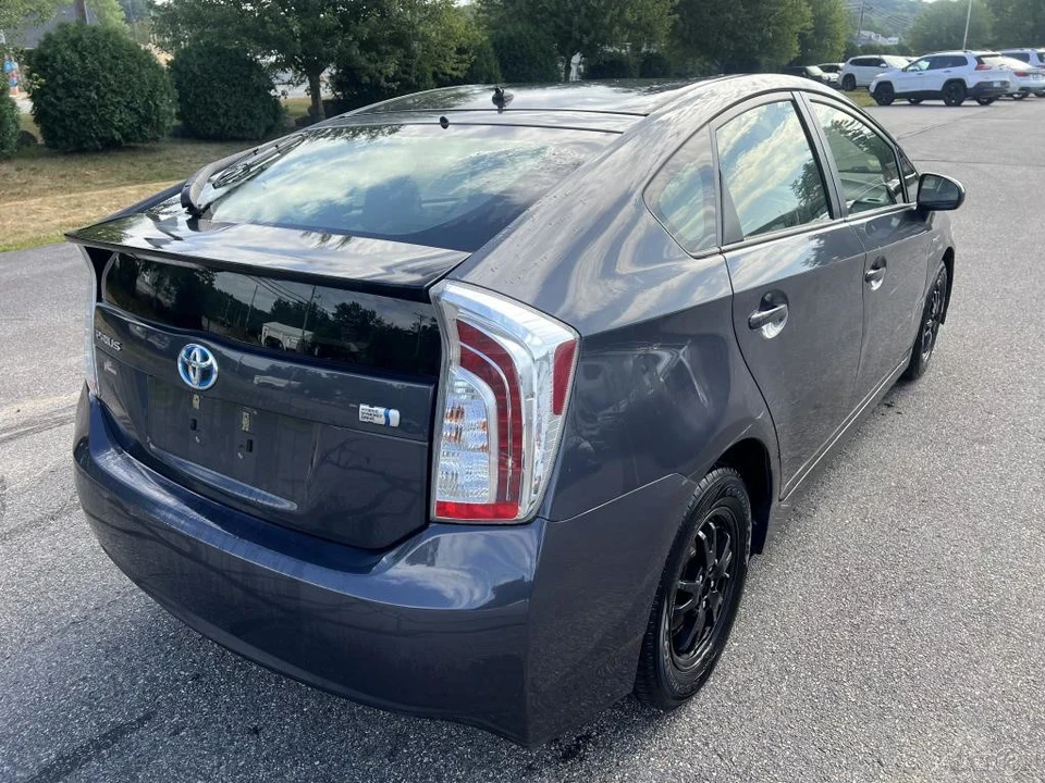 2015 Toyota Prius 3rd Gen - Image 8 of 12