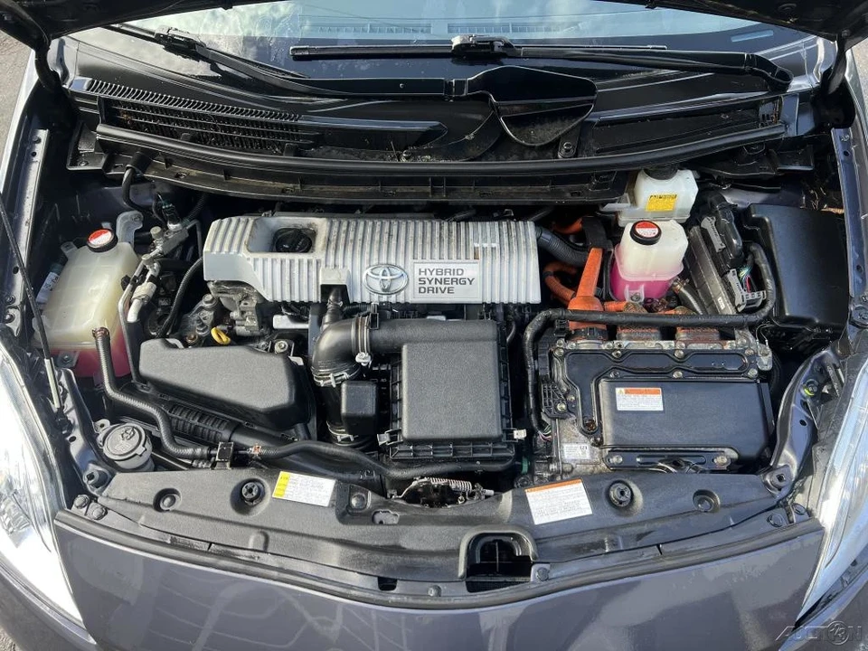 2015 Toyota Prius 3rd Gen - Image 6 of 12