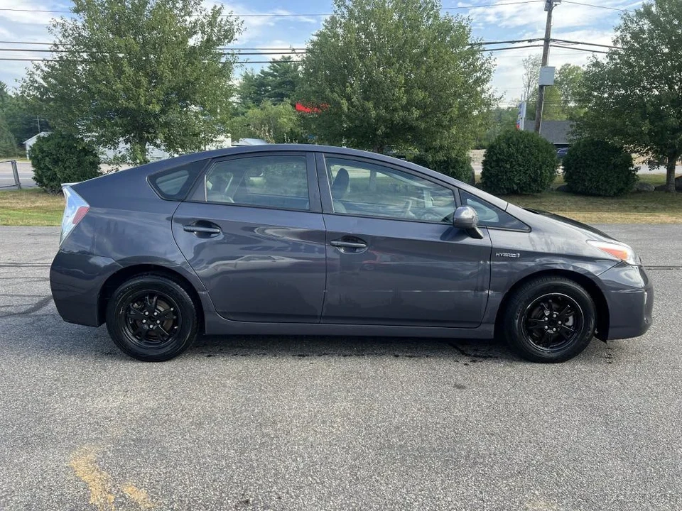 2015 Toyota Prius 3rd Gen - Image 2 of 12