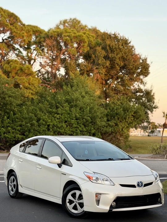 2015 Toyota Prius 3rd Gen - Image 3 of 20