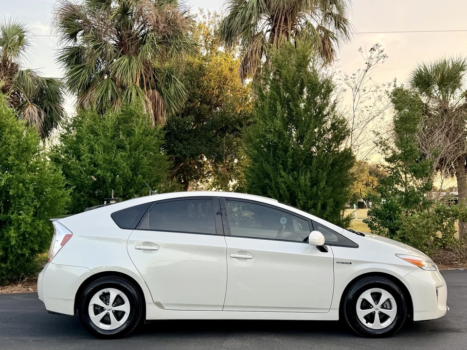 2015 Toyota Prius 3rd Gen - Image 5 of 20